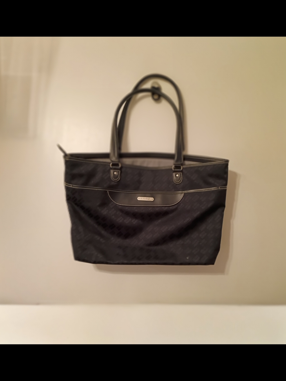 Black Women's Tote Bag - Unbranded Classic Carryall